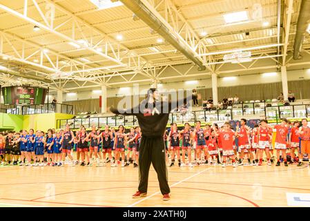 Vigo, Spanien. Juni 2024. Entrega de medallas del torneo de baloncesto Seis do Nadal, por el alcalde Abel Caballero... Gutschrift. Xan Gasalla Alamy Live News Stockfoto