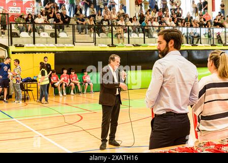 Vigo, Spanien. Juni 2024. Entrega de medallas del torneo de baloncesto Seis do Nadal, por el alcalde Abel Caballero... Gutschrift. Xan Gasalla Alamy Live News Stockfoto