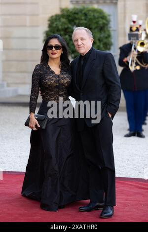 Die US-mexikanische Schauspielerin Salma Hayek und ihr Ehemann Francois-Henri Pinault kamen am 8. Juni 2024 im Elysee Palace in Paris zu einem offiziellen Staatsessen zusammen. Foto: Raphael Lafargue/ABACAPRESS. KOM Stockfoto