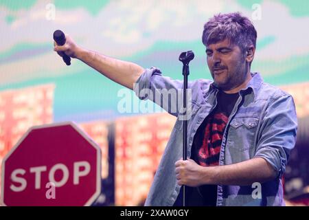 Sevilla, Spanien. Juni 2024. Die Estopa-Gruppe gibt am 08. Juni 2024 ein Konzert im La Cartuja-Stadion zum 25-jährigen Bestehen der Musik in Sevilla, Spanien. (Foto: Jose Luis Contreras/Dax Images) (Foto: DAX Images/NurPhoto) Credit: NurPhoto SRL/Alamy Live News Stockfoto