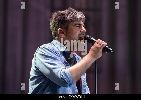 Sevilla, Spanien. Juni 2024. Die Estopa-Gruppe gibt am 08. Juni 2024 ein Konzert im La Cartuja-Stadion zum 25-jährigen Bestehen der Musik in Sevilla, Spanien. (Foto: Jose Luis Contreras/Dax Images) (Foto: DAX Images/NurPhoto) Credit: NurPhoto SRL/Alamy Live News Stockfoto