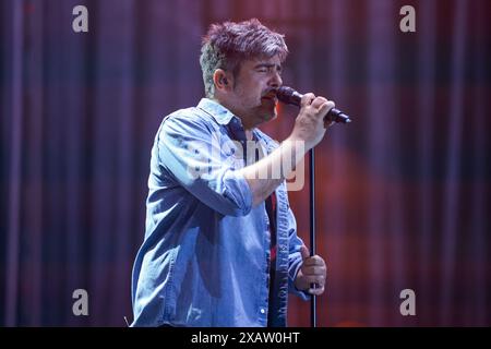 Sevilla, Spanien. Juni 2024. Die Estopa-Gruppe gibt am 08. Juni 2024 ein Konzert im La Cartuja-Stadion zum 25-jährigen Bestehen der Musik in Sevilla, Spanien. (Foto: Jose Luis Contreras/Dax Images) (Foto: DAX Images/NurPhoto) Credit: NurPhoto SRL/Alamy Live News Stockfoto