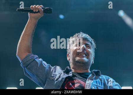 Sevilla, Spanien. Juni 2024. Die Estopa-Gruppe gibt am 08. Juni 2024 ein Konzert im La Cartuja-Stadion zum 25-jährigen Bestehen der Musik in Sevilla, Spanien. (Foto: Jose Luis Contreras/Dax Images) (Foto: DAX Images/NurPhoto) Credit: NurPhoto SRL/Alamy Live News Stockfoto