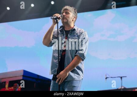 Sevilla, Spanien. Juni 2024. Die Estopa-Gruppe gibt am 08. Juni 2024 ein Konzert im La Cartuja-Stadion zum 25-jährigen Bestehen der Musik in Sevilla, Spanien. (Foto: Jose Luis Contreras/Dax Images) (Foto: DAX Images/NurPhoto) Credit: NurPhoto SRL/Alamy Live News Stockfoto