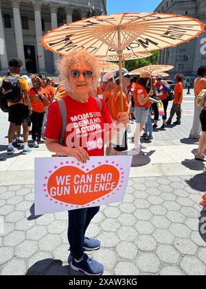 New York, New York, New York – 1. Juni 2024: Moms Demand Action und alliierte Gruppen veranstalten im Rahmen von Gun Violence Awareness Month eine Demonstration zur Waffengewalt am Foley Square in Lower Manhattan. Stockfoto