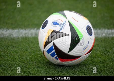 Juni 2024. Lissabon, Portugal. Der offizielle Ball der UEFA Euro 2024 während des internationalen Freundschaftsspiels Portugal gegen Kroatien Credit: Alexandre de Sousa/Alamy Live News Stockfoto