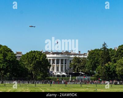 Washington, District of Columbia, USA. Juni 2024. Zehntausende kommen aus dem ganzen Land nach Washington, um das Weiße Haus administrationÃs zu umgeben, um gegen die Versäumnis der Biden IsraelÃs, nach der Invasion von Rafah eine harte rote Linie zu setzen. Anhänger eines Waffenstillstands in Gaza tragen palästinensische Flaggen auf dem Weg vor dem Weißen Haus. (Credit Image: © Sue Dorfman/ZUMA Press Wire) NUR REDAKTIONELLE VERWENDUNG! Nicht für kommerzielle ZWECKE! Stockfoto