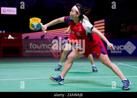 Jakarta, Indonesien. Juni 2024. CHEN Qing Chen (Front) aus China in Aktion während des Doppelspiels der Frauen am fünften Tag der Kapal API Indonesia Open zwischen JIA Yi Fan und CHEN Qing Chen aus China und Mayu MATSUMOTO und Wakana NAGAHARA aus Japan am 8. Juni im Istora Gelora Bung Karno. 2024 in Jakarta, Indonesien Credit: IOIO IMAGES/Alamy Live News Stockfoto