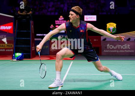 Jakarta, Indonesien. Juni 2024. Anders ANTONSEN aus Dänemark im Einzelspiel am 5. Tag der Kapal API Indonesia Open gegen Kunlavut VITIDSARN aus Thailand im Istora Gelora Bung Karno am 8. Juni 2024 in Jakarta, Indonesien Credit: IOIO IMAGES/Alamy Live News Stockfoto