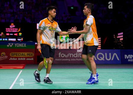 Jakarta, Indonesien. Juni 2024. Sabar Karyaman GUTAMA (L) und Moh Reza Pahlevi ISFAHANI (R) aus Indonesien in Aktion während des Doppelspiels der Herren am fünften Tag der Kapal API Indonesia Open zwischen MAN Wei Chong und Kai Wun Tee aus Malaysia und Sabar Karyaman GUTAMA und Moh Reza Pahlevi ISFAHANI aus Indonesien AT the Istora Gelora Bung Karno am 8. Juni 2024 in Jakarta, Indonesien Credit: IOIO IMAGES/Alamy Live News Stockfoto