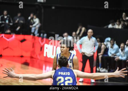 Wilmer De La Rosa (Dominikanische Republik), Ivan Prato (Argentinien). FIBA Basketball Americup U18 - Buenos Aires 2024 Stockfoto