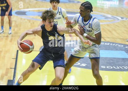 Tyler Kropp (Argentinien) gegen die Dominikanische Republik. FIBA Basketball Americup U18 - Buenos Aires 2024 Stockfoto