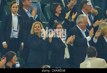 Mönchengladbach, Deutschland. Juni 2024. Nancy Faeser (Bundesministerin des Innern), Heike Ullrich (DFB Generalsekretaerin) im Freundschaftsspiel DEUTSCHLAND - GRIECHENLAND 2-1 in Vorbereitung auf die Europameisterschaft 2024 am 3. Juni 2024 in Nürnberg. Fotograf: ddp Images/STAR-Images Credit: ddp Media GmbH/Alamy Live News Stockfoto