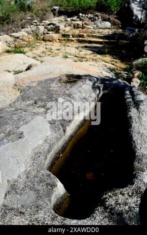 Grabsteine von Preguntoiro auf einem Weg zwischen Cibrisqueiros und San Cosmede, Panton, Lugo, Spanien Stockfoto