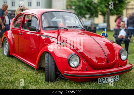 Volkswagen 1303 S 1973 beim schwedischen Nationalfeiertag im OLAI Park. Dieser Tag fällt mit dem historischen Tag des Motors in Schweden zusammen Stockfoto