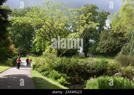 Die Nantes Pflanzen Garten See, Spaziergang, das Gewächshaus und die Wasserstrahlen Stockfoto