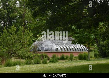 Die Nantes Pflanzen Garten See, Spaziergang, das Gewächshaus und die Wasserstrahlen Stockfoto