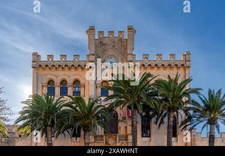 Ciutadella, Spanien - 26. Januar 2024: Blick auf das Rathaus von Ciutadella Stockfoto