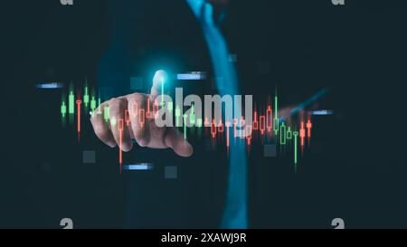 Geschäftsmann oder Händler berühren, indem er ein wachsendes virtuelles Hologramm, Geschäftsplanung und -Strategie, Börse, Geschäftswachstum, Fortschritt oder zeigt Stockfoto