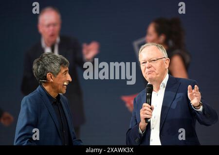 Ranga Yogeshwar und Stephan weil bei der Eröffnung der IdeenExpo 2024 in Halle 7 auf dem Messegelände. Hannover, 08.06.2024 *** Ranga Yogeshwar und Stephan weil bei der Eröffnung der IdeenExpo 2024 in Halle 7 im Hannover Messezentrum, 08 06 2024 Foto:XC.xNiehausx/xFuturexImagex ideenexpo 4608 Stockfoto