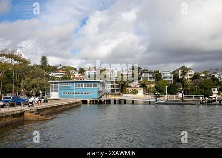 Watsons Bay Pilotenstation am Hafen und luxuriöse Häuser am Wasser in Vaucluse mit Blick auf den Hafen von Sydney, NSW, Australien Stockfoto