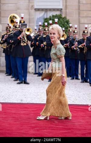 Paris, Frankreich. Juni 2024. Die Vorsitzende der französischen Heritage Society Elizabeth Stribling kommt am 8. Juni 2024 zu einem offiziellen Staatsessen im Elysee Palace in Paris, Frankreich, im Rahmen des Staatsbesuchs von US-Präsident Joe Biden. Foto: Ammar Abd Rabbo/ABACAPRESS. COM Credit: Abaca Press/Alamy Live News Stockfoto