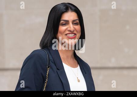 London, Großbritannien. Juni 2024. Shabana Mahmood – Shadow Secretary of State for Justice of the United Kingdom verlässt das BBC Broadcasting House, nachdem es am Sonntag mit Laura Kuenssberg erschienen ist. Quelle: Justin Ng/Alamy Live News Stockfoto