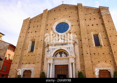 Salo, Italien - 24. April 2023: Dom von Santa Maria Annunziata in der Stadt Salo am Ufer des Gardasees Stockfoto