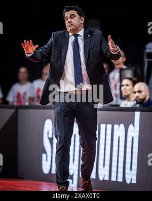 Israel Gonzalez , Trainer-Cheftrainer von Alba Berlin FC Bayern München vs Alba Berlin Easy Credit BBL Saison 2023/24 Playoffs Finale 1.Spiel 08.06.2024 BMW Park München © diebilderwelt / Alamy Stock Stockfoto