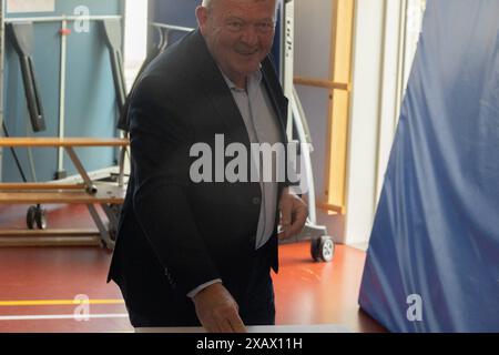 Der politische Führer der Moderaten und Außenminister Lars Lokke Rasmussen hat am Sonntag, den 9. Juni 2024, während der Wahlen zum Europäischen Parlament an der Nyboder-Schule in Kopenhagen, Dänemark, seine Stimme abgegeben. Die Wahllokale sind ab 09:00 und 20:00 Uhr geöffnet. Kopenhagen Nyboder Skole Dänemark Copyright: XKristianxTuxenxLadegaardxBergx 2E6A7951 Stockfoto