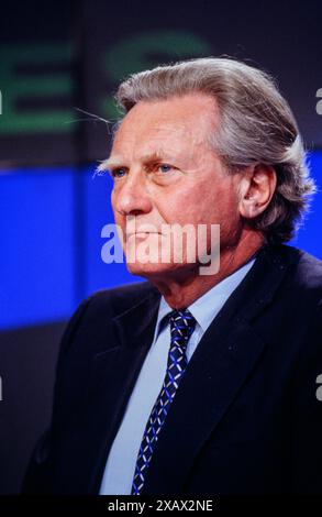 Michael Heseltine sprach bei einer Pressekonferenz der Konservativen Partei während der Wahlkampagne 1997 vor den Medien. Konservatives Zentralbüro, London, Vereinigtes Königreich. 30. April 1997 Stockfoto