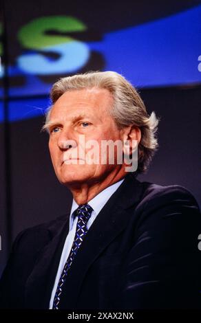 Michael Heseltine sprach bei einer Pressekonferenz der Konservativen Partei während der Wahlkampagne 1997 vor den Medien. Konservatives Zentralbüro, London, Vereinigtes Königreich. 30. April 1997 Stockfoto