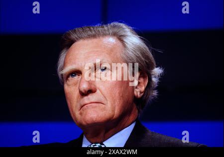 Michael Heseltine sprach bei einer Pressekonferenz der Konservativen Partei während der Wahlkampagne 1997 vor den Medien. Konservatives Zentralbüro, London, Vereinigtes Königreich. April 1997 Stockfoto