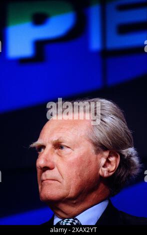 Michael Heseltine sprach bei einer Pressekonferenz der Konservativen Partei während der Wahlkampagne 1997 vor den Medien. Konservatives Zentralbüro, London, Vereinigtes Königreich. April 1997 Stockfoto