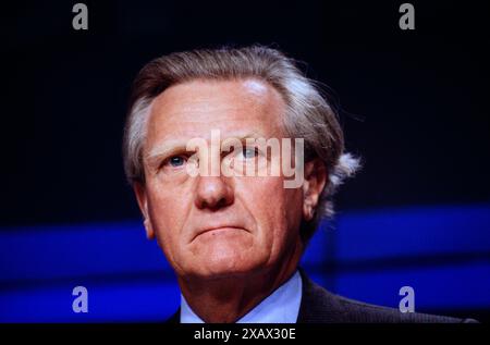 Michael Heseltine sprach bei einer Pressekonferenz der Konservativen Partei während der Wahlkampagne 1997 vor den Medien. Konservatives Zentralbüro, London, Vereinigtes Königreich. April 1997 Stockfoto