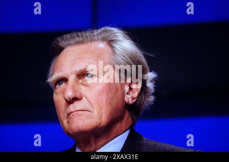 Michael Heseltine sprach bei einer Pressekonferenz der Konservativen Partei während der Wahlkampagne 1997 vor den Medien. Konservatives Zentralbüro, London, Vereinigtes Königreich. April 1997 Stockfoto