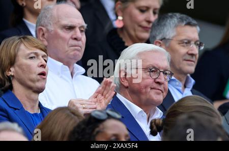 BundesprŠsident Frank Walter Steinmeier mit Ehrenpräsident Bayern München Uli Hoeness FC Bayern München Frauen vs VFL Wolfsburg Fußball DFB Pokal Finale Saison 2023 / 2024 Frauen Fußball Copyright by : Sampics Photographie Bierbaumstrasse 6 81243 MŸnchen TEL.: ++49/89/82908620 , FAX : ++49/89/82908621 , E-Mail : sampics@t-online.de Bankverbindung : HypoVereinsbank MŸnchen Konto : 1640175229 , BLZ 70020270 IBAN : DE78700202701640175229 BIC : HYVEDEMMXXX weitere Motive finden sie unter : www.augenklick.de Stockfoto