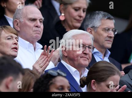 BundesprŠsident Frank Walter Steinmeier mit Ehrenpräsident Bayern München Uli Hoeness FC Bayern München Frauen vs VFL Wolfsburg Fußball DFB Pokal Finale Saison 2023 / 2024 Frauen Fußball Copyright by : Sampics Photographie Bierbaumstrasse 6 81243 MŸnchen TEL.: ++49/89/82908620 , FAX : ++49/89/82908621 , E-Mail : sampics@t-online.de Bankverbindung : HypoVereinsbank MŸnchen Konto : 1640175229 , BLZ 70020270 IBAN : DE78700202701640175229 BIC : HYVEDEMMXXX weitere Motive finden sie unter : www.augenklick.de Stockfoto