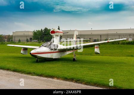 Bolingbrook, IL, USA – 1. Juni 2024: Dekomissioniertes Colonial Model C-1 Skimmer (N2658) während der Cavalcade of Planes 2024. Stockfoto