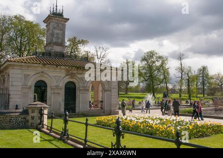 Pumphouse und Italian Garden im Hyde Park, in der Nähe von Lancaster Gate, London, England Stockfoto