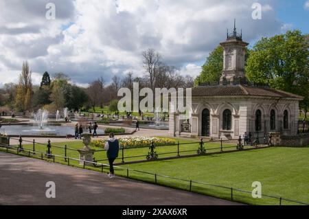 Pumphouse und Italian Garden im Hyde Park, in der Nähe von Lancaster Gate, London, England Stockfoto