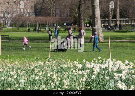 Russell Square, Bloomsbury, London, England, Anfang Frühling Stockfoto
