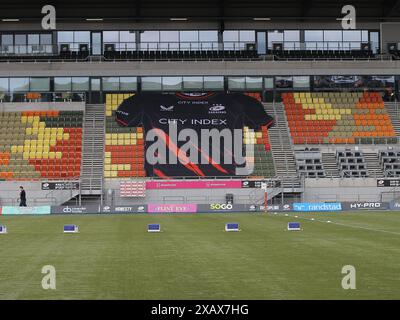 London, Großbritannien. Juni 2024. London, England, 09. Juni 2024: Eine Ansicht eines Stands vor dem Spiel der Allianz Premiership Womens Rugby (PWR) zwischen Saracens und Bristol Bears im StoneX Stadium in London. (Jay Patel/SPP) Credit: SPP Sport Press Photo. /Alamy Live News Stockfoto