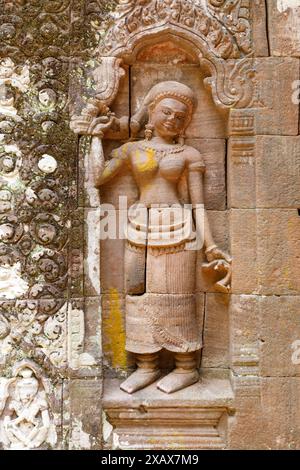 Geschnitzte Frauenfigur im Tempel in der Ruine Wat Pho (oder Wat Phu), Champasak, Laos Stockfoto