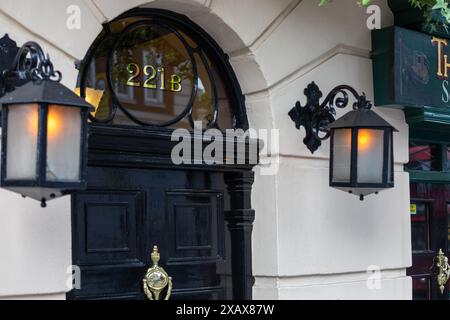 London, England – August 2023. 221B Baker Street ist die Londoner Adresse des fiktiven Detektivs Sherlock Holmes, der vom Autor Sir Arthur Conan geschaffen wurde Stockfoto