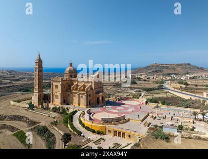 Malta, Gozo, Basilika des Nationalheiligtums der Heiligen Jungfrau von Ta' Pinu. Der ursprüngliche Name ist Bażilika Tal-Madonna Ta' Pinu Mill Gharb Stockfoto