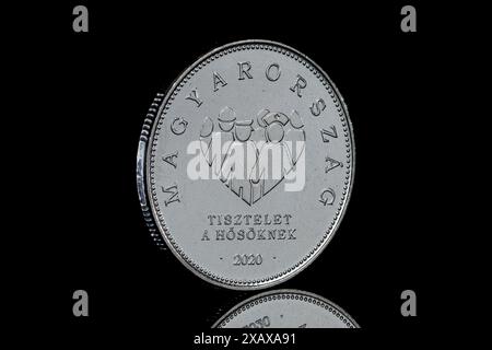 Neue ungarische 10-Forint-Münze zu Ehren der Helden des Alltags, die während der COVID-Pandemie ihren Platz einnahmen Stockfoto