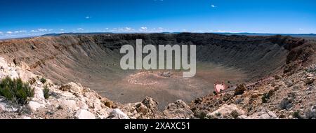 Panoramablick auf das nationale Wahrzeichen des Meteorkraters in arizona Stockfoto