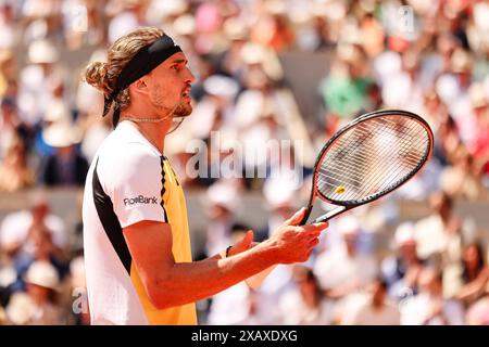 Paris, Frankreich. Juni 2024. Tennis: Grand Slam/ATP Tour - French Open, Singles, Herren, Finale. Zverev (Deutschland) - Alcaraz (Spanien). Alexander Zwerev gestikuliert. Frank Molter/dpa/Alamy Live News Stockfoto