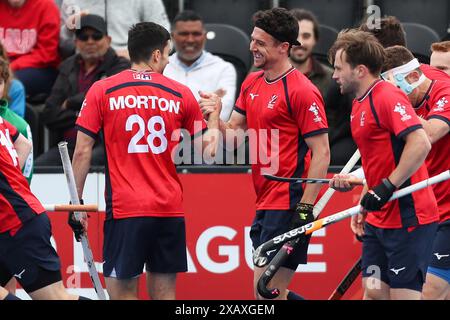 Der britische Phil Roper feiert das erste Tor seiner Mannschaft während des Spiels der FIH Hockey Pro League im Lee Valley Hockey and Tennis Centre in London. Bilddatum: Sonntag, 9. Juni 2024. Stockfoto